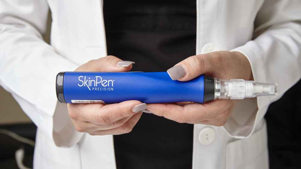 Close up of SkinPen Precision pen in the hands of a female plastic surgeon